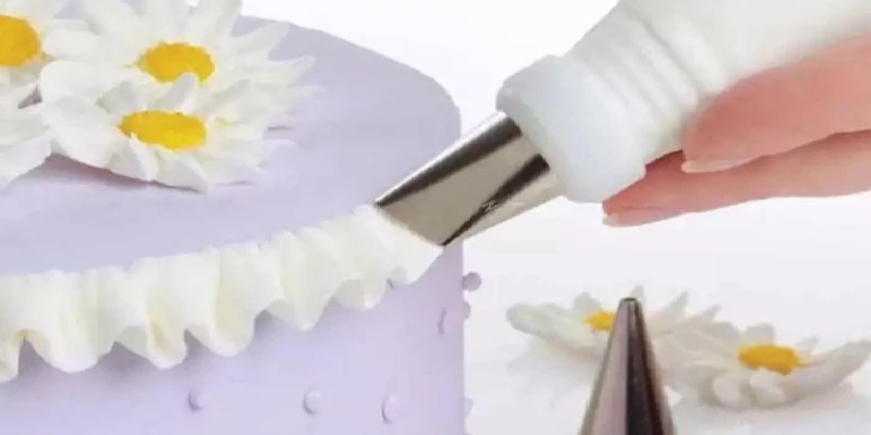 8 Tools You Need for Cake Decorating | Cake Decorating - YouTube