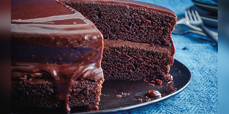 Indulge in Delight: A Simple and Decadent Chocolate Fudge Cake Recipe