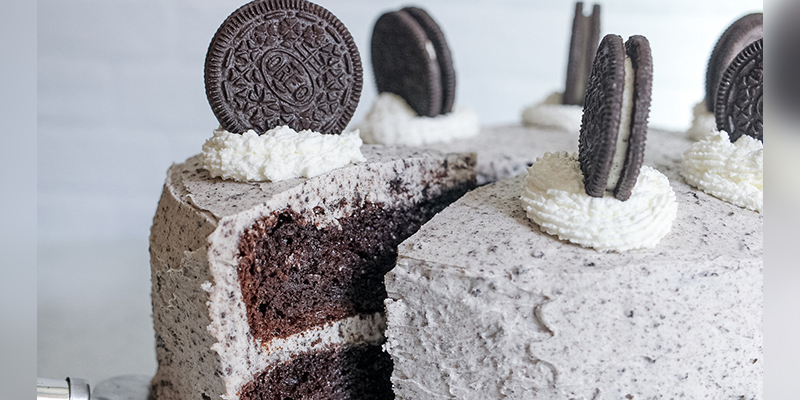 making a delicious oreo cake