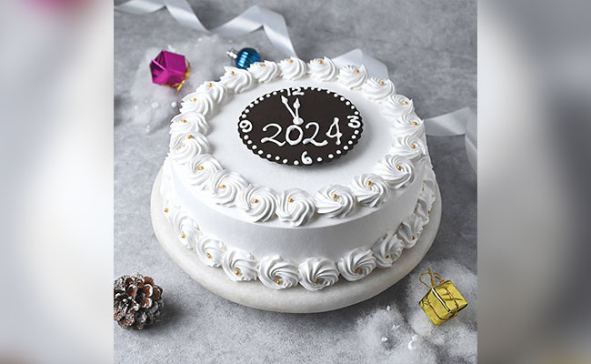 White O’Clock New Year Vanilla Cak