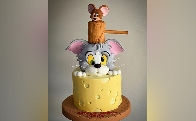  Cartoon and Character Cakes