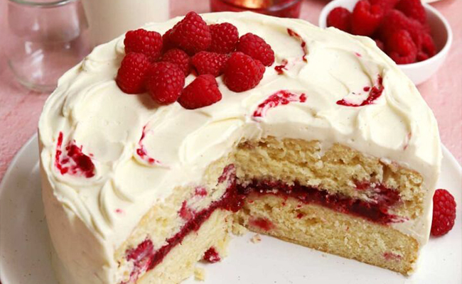 White Chocolate and Raspberry Cake